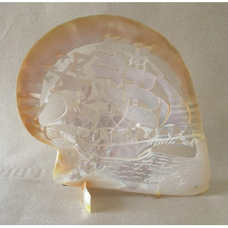 Oyster Carved Pearl Sailing 15/20cm lot of 1
