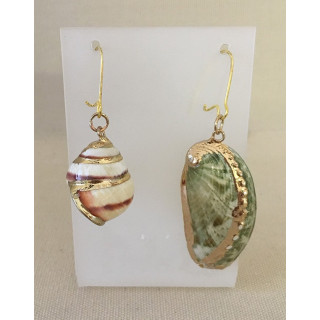 Boucles d'oreilles coquilles bordures dorées par 12