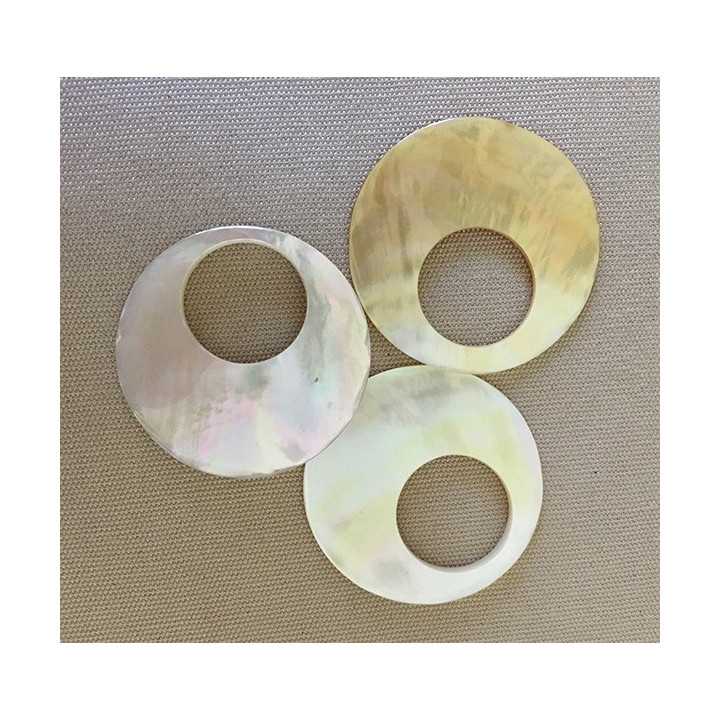 Round pendant hollowed out in Oyster Pearl 4cm lot of 10