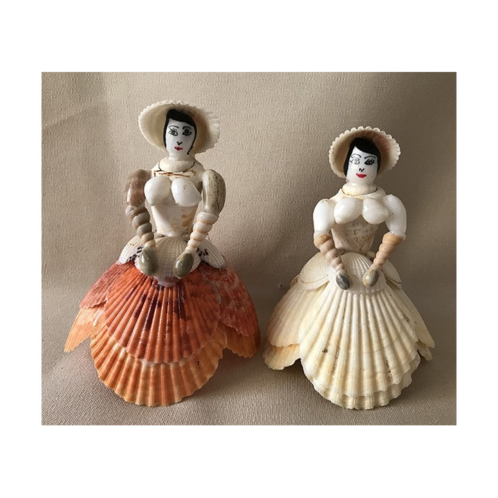 Poupées en coquillages 14/15cm par 6