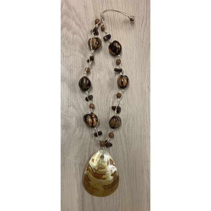 Collier graines avec pendant ptéria par 12