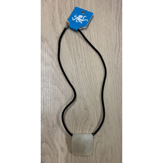 Collier nacre carré par 12