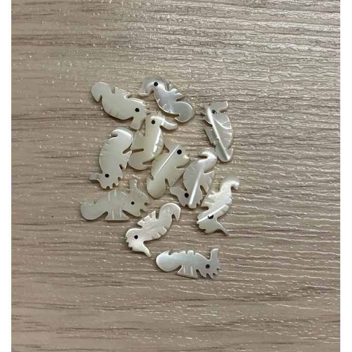Mini sujet nacre hippocampe/poisson 12mm - pochette 15 pièces par 4