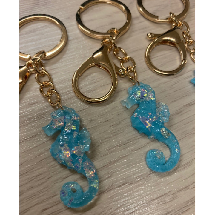Porte clefs hippocampe bleu pailleté par 12
