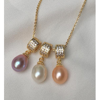 Colliers dorés perle et strass modèles assortis par 3