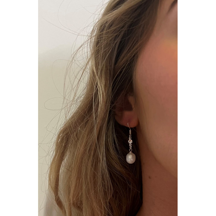 Boucles d'oreilles argentées perles de culture fines avec strass par 6