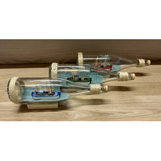 Bouteille bateau et sable couleurs assorties 30cm par 3