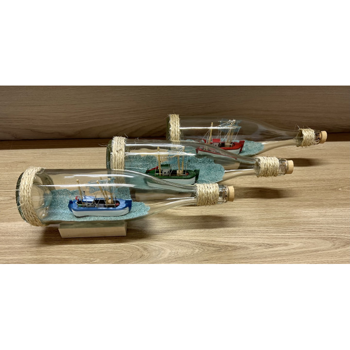 Bouteille bateau et sable couleurs assorties 30cm par 3