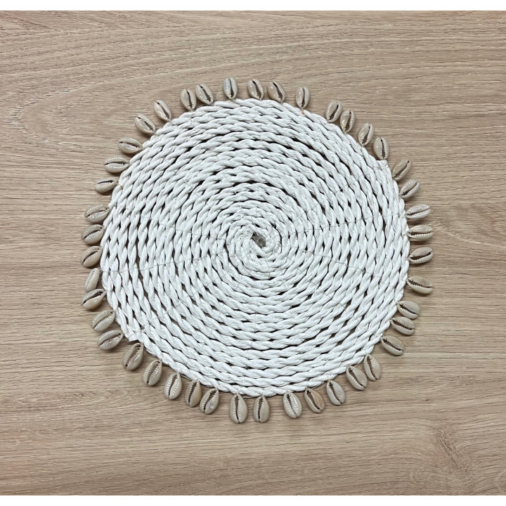 Dessous de plat en raphia blanc et coquillages 20cm par 6