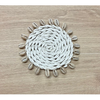 Dessous de verre en raphia blanc et coquillages 10cm par 6