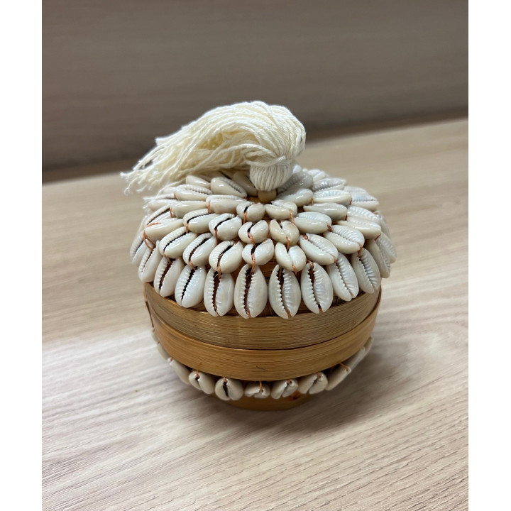 Boite en coquillage et bambou 10cm de diamètre par 3